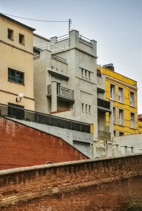 fotografia edificio atocha fachada ventanas hogares arquitectura paisaje urbano siuacionismo psicogeografia antonio beltran